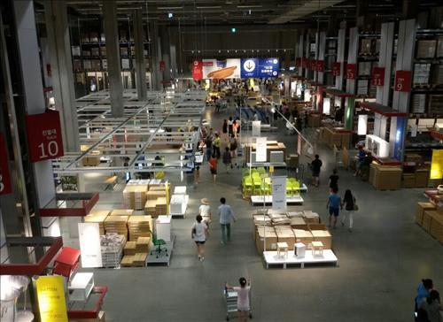 한산한 경기 광명의 창고형 가구 전문 매장. ※ 기사와 직접적인 관계가 없습니다. [연합뉴스 제공]