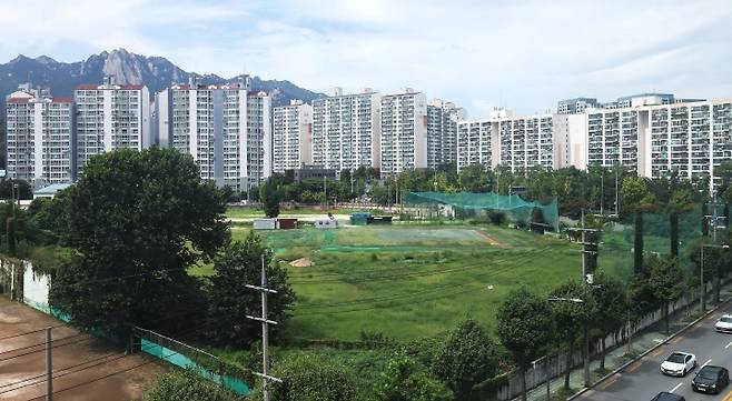 서울 도봉구 성균관대 야구장의 모습. 정부가 발표한 '주택공급 확대방안'에 따르면 이곳에 1800세대가 공급된다. 정부는 도심 내 주택공급 확대를 위해 노후 공공임대주택 전면 재건축이 시행되고 유휴부지를 활용할 예정이다. 2025.9.7. (ⓒ뉴스1, 무단 전재-재배포 금지)