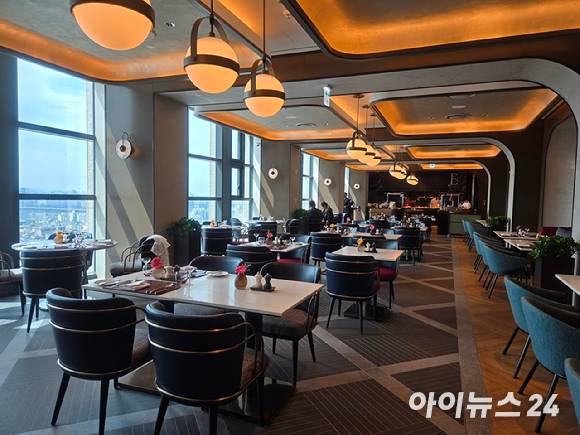 풀만 앰배서더 서울 이스트폴 레스토랑 엠버스. [사진=박은경 기자]