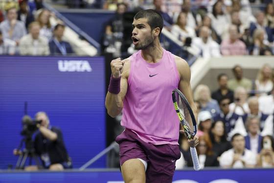 라이벌 신네르를 꺾고 US오픈 우승을 차지한 알카라스. EPA=연합뉴스