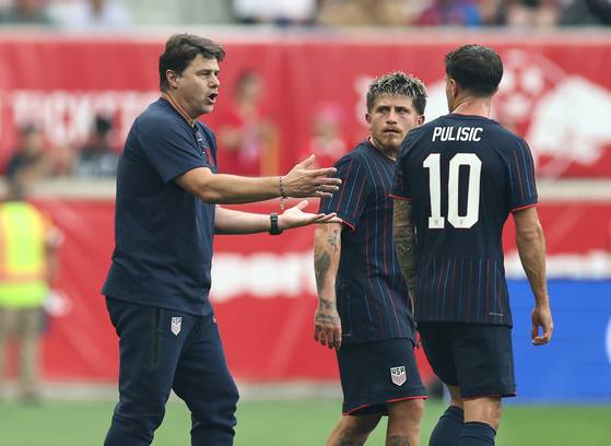 6일(현지시간) 미국 뉴저지주 해리슨 스포츠일러스트레이티드 스타디움에서 열린 한국 대 미국 친선경기에서 포체티노 미국 감독이 작전지시를 하고 있다. 연합뉴스