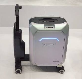 (4) 오토스의 차세대 모빌리티. 내부에 짐을 넣고 탑승할 수 있다. 최대 시속은 13㎞다. 김채연 기자