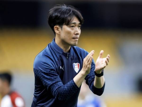 프로축구 K리그2 수원 삼성이 잦은 퇴장과 부상이라는 ‘수비 균열’의 문제점을 노출하고 있는 가운데, 변성환 수원 감독은 전술적 역량을 바탕으로 한 정면 돌파를 선언했다. 프로축구연맹 제공