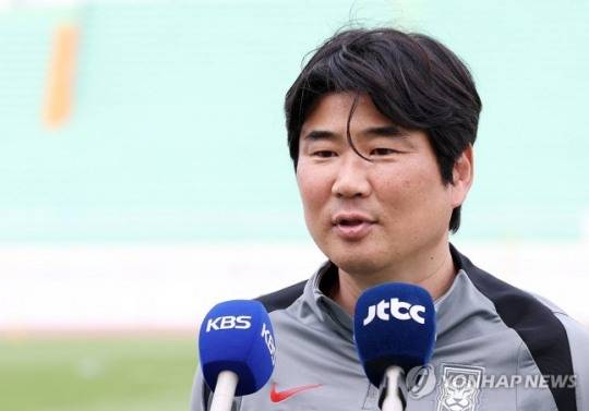 각오 밝히는 이창원 U-20 축구대표팀 감독 / 사진=연합뉴스