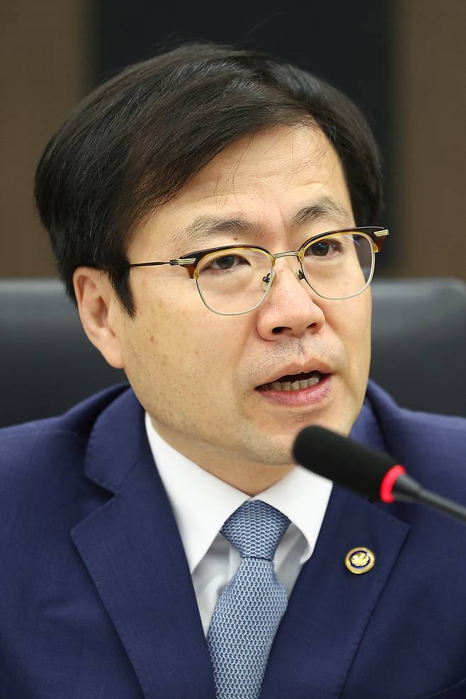 여한구 산업통상자원부 통상교섭본부장이 8일 서울 중구 대한상공회의소에서 열린 통싱추진위원회 회의에서 모두발언을 하고 있다. [연합]