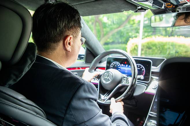 우버 택시가 운영 중인 우버 블랙 기사 고용출 씨가 마이바흐를 운전하고 있다. [독자 제공]
