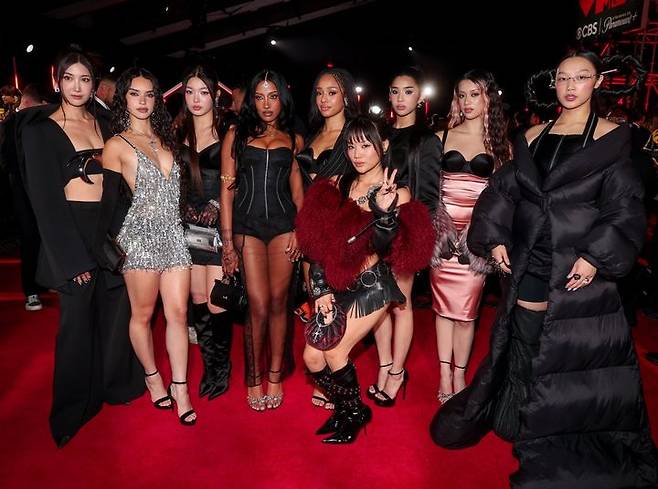 [서울=뉴시스] '케이팝 데몬 헌터스' 헌트릭스 실제 가창 3인방과 캣츠아이. (사진 = MTV 엑스 캡처) 2025.09.08. photo@newsis.com *재판매 및 DB 금지