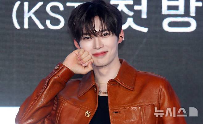 [서울=뉴시스] 김혜진 기자 = 그룹 제로베이스원 성한빈이 27일 오전 서울 강남구 에스제이쿤스트할레에서 열린 Mnet '월드 오브 스트릿 우먼 파이터' 제직발표회에서 포즈를 취하고 있다. 2025.05.27. jini@newsis.com