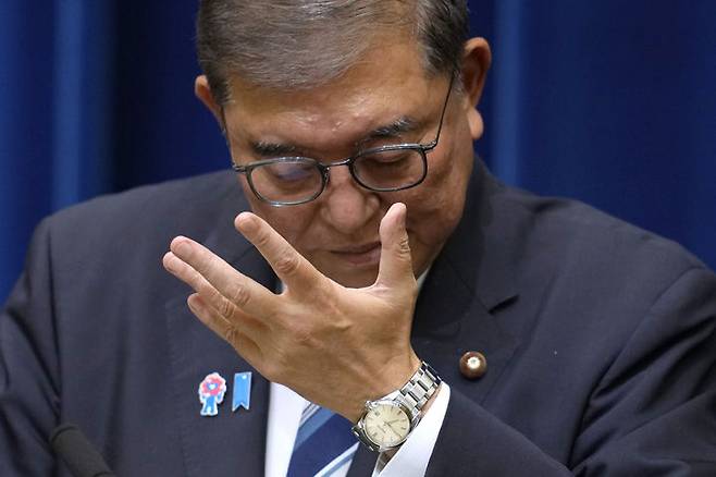 [도쿄=AP/뉴시스] 지난 7일 이시바 시게루 일본 총리가 총리 관저에서 기자회견을 가지고 사퇴를 표명하고 있다. 2025.09.08.