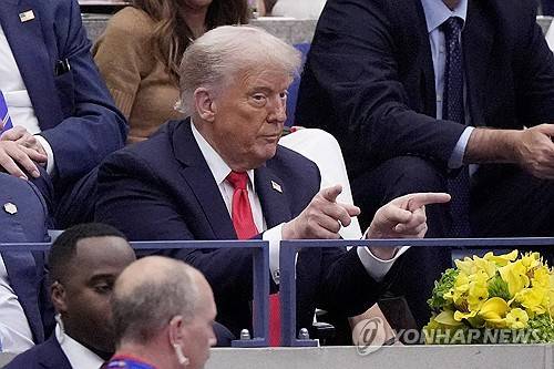 7일(현지시간) US오픈 남자 단식 결승전이 열린 경기장을 찾은 트럼프 대통령 [로이터=연합뉴스 자료사진. 재판매 및 DB금지]