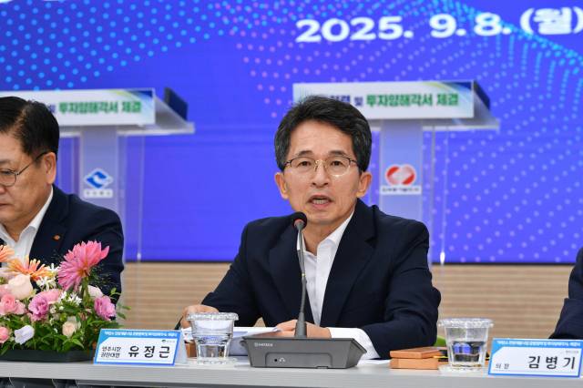 ▲ 2025년 9월 8일, 경상북도 영주시청에서 열린 ‘신규 무탄소 전원개발사업 공동협력 및 투자양해각서(MOU) 체결식’에서 유정근 영주시장 권한대행이 인사말을 하고 있다.ⓒ영주시(사진제공)