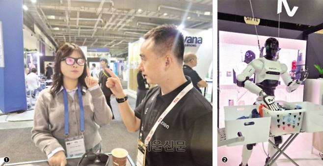 ① 6일(현지시간) 독일 베를린 ‘IFA 2025’에 마련된 LL비전 전시관에서 본지 곽소영 기자가 실시간 통역이 가능한 스마트 증강현실(AR) 안경 ‘레이온 헤이2’를 착용하고 LL비전 관계자와 중국어로 대화하고 있다. ② 이날 독일 인공지능(AI) 로봇 기업 ‘뉴라로보틱스’의 가정용 휴머노이드 로봇 ‘포애니원’이 빨래를 색깔별로 구분하고 있다.