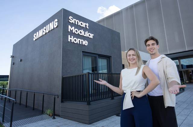 삼성전자가 9일(현지시간)까지 독일 베를린에서 진행되는 IFA 2025 전시관에 설치한 스마트 모듈러 홈의 모습. 스마트 모듈러 홈에는 삼성전자의 AI 홈 기술을 기반으로 한 각종 솔루션이 적용됐다. 사진제공=삼성전자