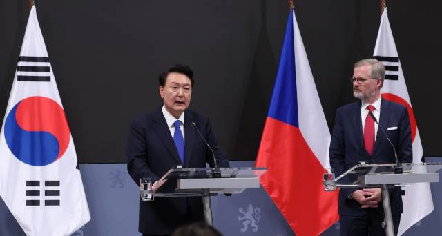 윤석열 대통령이 2024년 9월 20일(현지시간) 프라하 체코 정부청사에서 열린 한·체코 공동언론발표에서 발언하고 있다. 연합뉴스