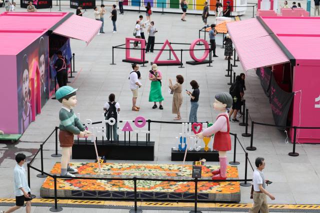 서울 종로구 광화문광장에 마련된 넷플릭스 시리즈 오징어게임 시즌3 팝업스토어. 뉴스1