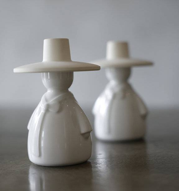 갓 쓴 선비의 형상을 한 디퓨저.