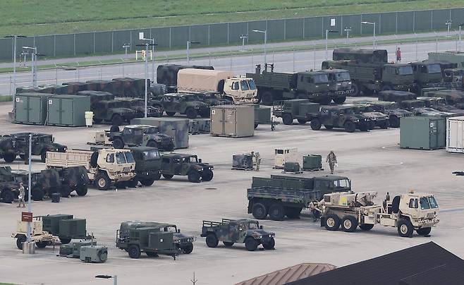 유사시 한반도 방어를 위한 정례 한·미 연합군사훈련 ‘을지 자유의 방패’가 시작된 8월18일 경기도 평택시 캠프 험프리스에 차량이 세워져 있다. ⓒ연합뉴스