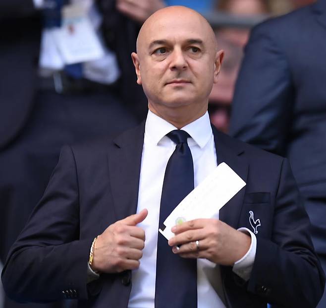 토트넘을 철권통치하던 다니엘 레비 회장이 최근 사임하면서 구단은 새로운 시대를 맞이하게 됐다. 사진출처｜토트넘 홋스퍼 페이스북