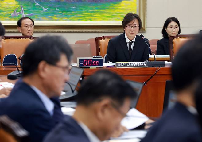 주병기 공정거래위원장 후보자가 지난 9월 5일 서울 여의도 국회에서 열린 정무위원회의 인사청문회에서 의원 질의에 답하고 있다.[사진 | 뉴시스]