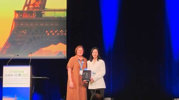 네빈 S. 스크림쇼 상 수상한 김민주 교수(우)