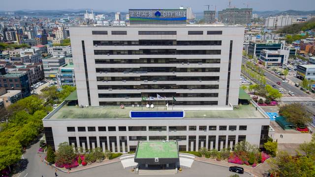 군산시청 전경.