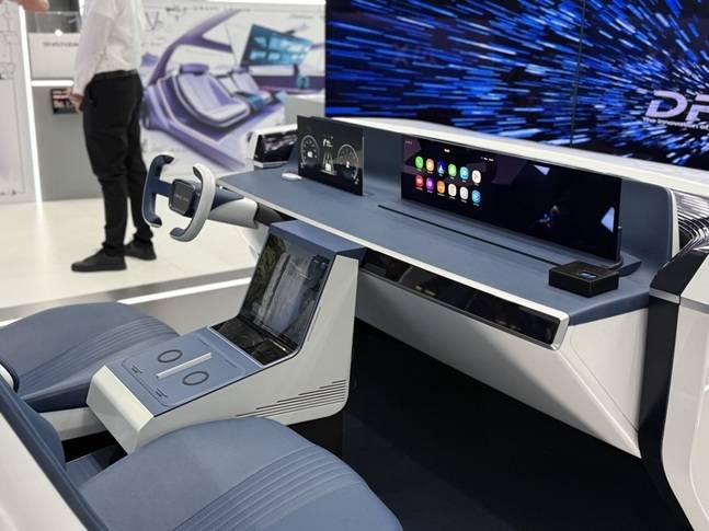 삼성디스플레이가 IAA에 전시한 미래 자율주행차 콘셉트의 '디지털콕핏' 데모./사진=백유진 기자 byj@