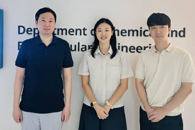 세계 최초로 양자컴퓨팅을 이용해 다공성 물질을 설계한 KAIST 연구팀. 왼쪽부터  김지한 교수 강신영 박사과정, 김영훈 박사과정 .(사진=KAIST)
