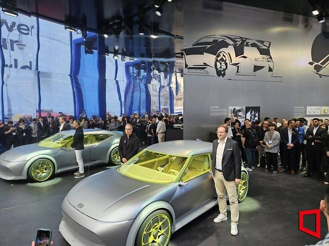 9일(현지시간) 독일 뮌헨 시내에 설치된 합동 전시장인 오픈스페이스 내 현대자동차 전시장에서 공개된 콘셉트차 '콘셉트 쓰리'. 오현길 기자