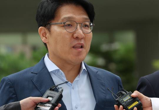 '공천개입 의혹' 당사자인 김상민 전 검사가 9일 종로구에 마련된 김건희특검 사무실에 출석하고 있다. 연합뉴스