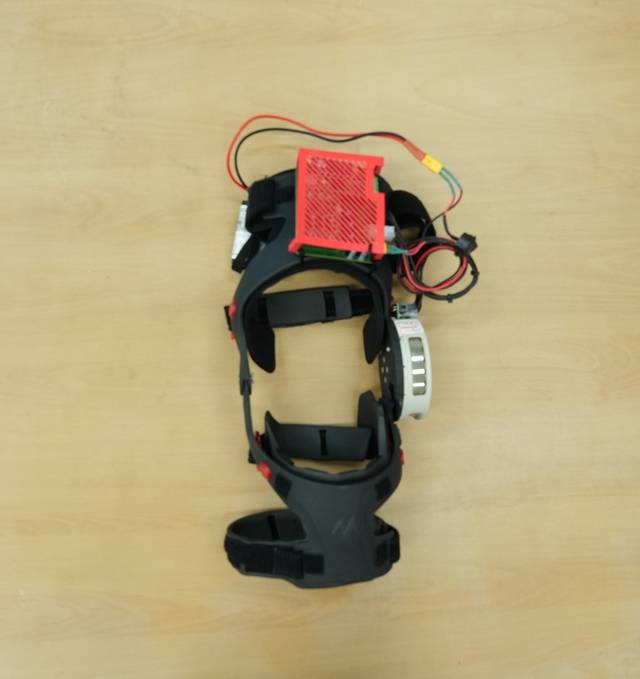 생기원이 개발한 무릎 보조로봇 ‘에어니’ 모습. 생기원 제공