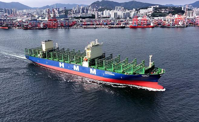 HJ중공업이 건조한 컨테이너선. HJ중공업