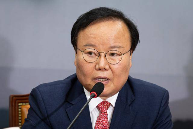 김재원 국민의힘 최고위원이 지난달 27일 서울 여의도 국회의사당에서 열린 최고위원회의에 참석해 모두 발언을 하고 있다. 뉴스1