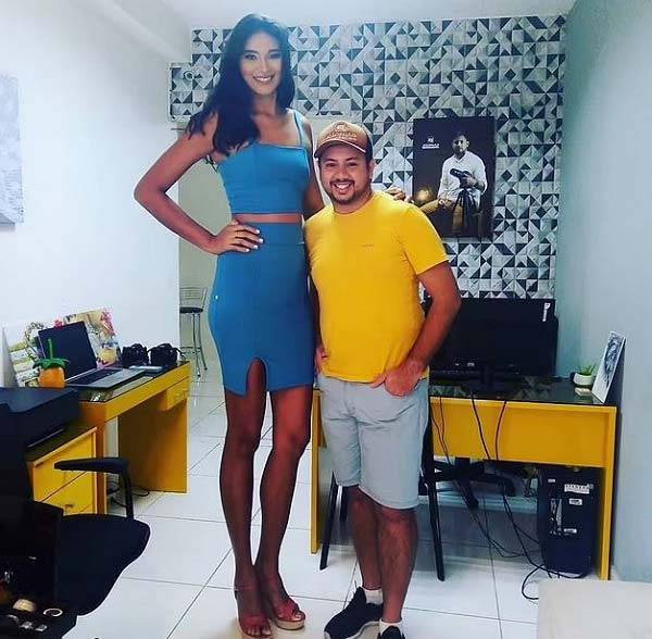 키가 207cm인 아내 엘리사네 실바와 키가 162cm인 남편 프란치날두 다 실바 카르발류./사진=데일리메일