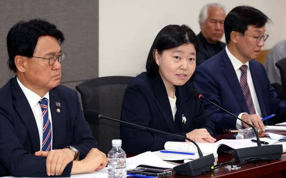 임은정 서울동부지방검찰청 검사장이 지난달 29일 서울 여의도 국회 의원회관 간담회의실에서 열린 '검찰개혁의 쟁점은 무엇인가? 국민이 바라는 검찰개혁의 속도와 방향' 검찰개혁 긴급 공청회에서 발언을 하고 있다. 뉴시스