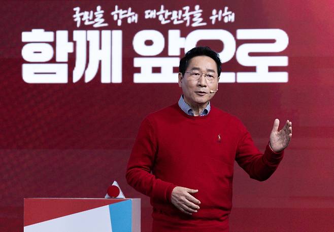 국민의힘 경선 후보로 나섰던 유정복 인천시장이 지난 4월 18일 오후 서울 강서구 ASSA아트홀에서 열린 국민의힘 ‘제21대 대통령후보자 1차 경선 비전대회’에서 비전을 발표하고 있다. 국회사진기자단