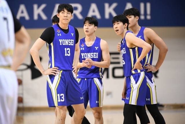 강을준 감독의 아들 강지훈은 프로 구단들이 주목하는 빅맨이다. 사진=대학농구연맹 제공