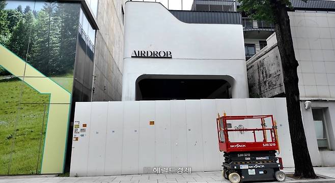 서울 강남구 가로수길에 있는 5층 규모 꼬마빌딩이 경매로 나왔다. [이건욱PD]