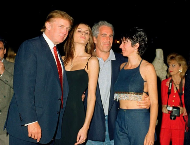 2000년 2월 트럼프(맨 왼쪽)와 엡스타인(왼쪽에서 세 번째)이 함께 찍은 사진. 게티이미지/멀티비츠