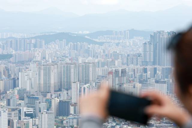 7일 서울 남산에서 바라면 서울 시내 아파트 단지. 연합뉴스