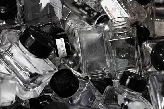 20~50㎖ 정도인 잉크 한 병이 비워지는 것을 보다 보면 어느덧 만년필에 길든다.