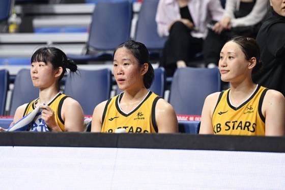 KB스타즈 허예은과 송윤하, 강이슬(왼쪽부터). /사진=WKBL 제공
