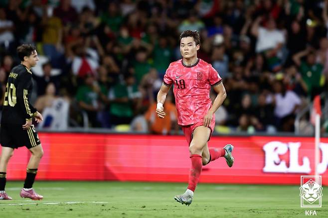 추가골 성공한 오현규

    (서울=연합뉴스) 10일(한국시간) 미국 테네시주 내슈빌의 지오디스파크에서 열린 한국과 멕시코의 친선경기에서 오현규가 골을 넣은 뒤 기뻐하고 있다. 2025.9.10 [대한축구협회 제공. 재판매 및 DB금지]