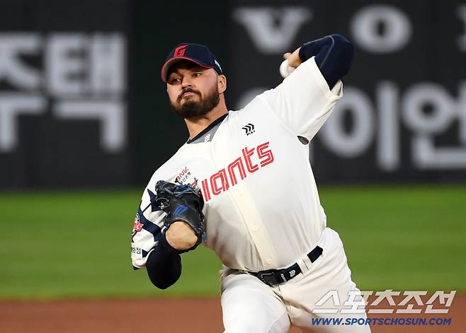10일 부산 사직구장에서 열린 롯데 자이언츠와 한화 이글스의 경기. 롯데 감보아가 역투하고 있다. 부산=박재만 기자 pjm@sportschosun.com/2025.09.10/