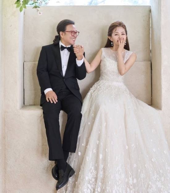 가수 나미애(오른쪽)와 작곡가 김인효(왼쪽)는 오는 9월 20일 오후 6시, 서울 영등포구 규수당 문래점에서 결혼식을 올린다. 결혼식은 양가 친지와 가까운 지인들만 초대해 조용한 분위기 속에서 진행될 예정이다. /나미애 제공