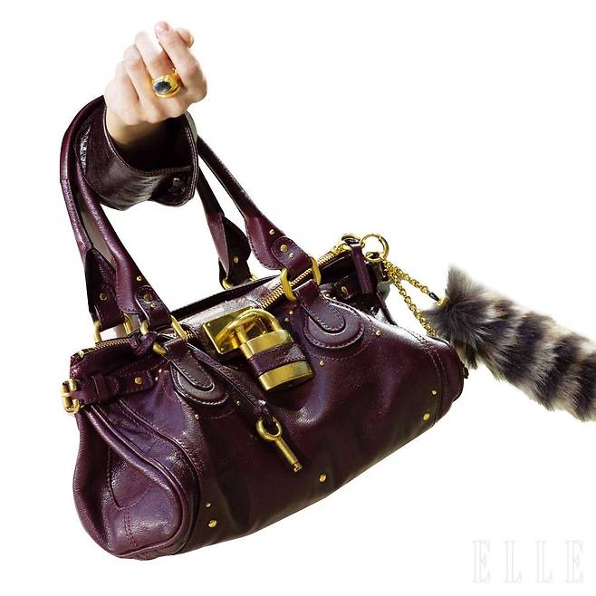 2025 F/W 시즌 끌로에 컬렉션에서 선보인 패딩턴 백.