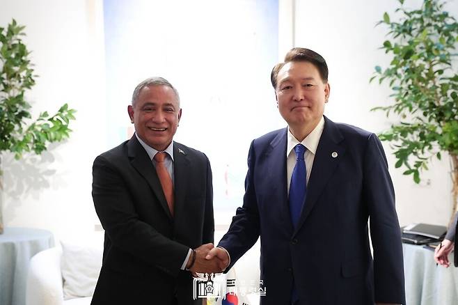 윤석열은 2023년 9월19일 존 브리세뇨 벨리즈 총리와 미국 뉴욕에서 정상회담을 했다. 이후 한국 정부는 벨리즈에 대외경제협력기금(EDCF) 지원을 약속한다. 대통령실통신사진기자단