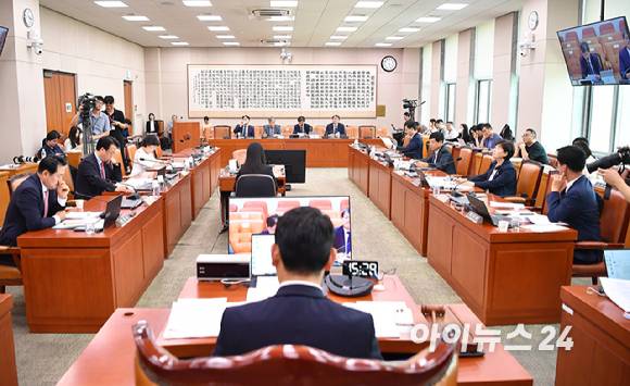 지난 7월 28일 오후 서울 여의도 국회 법제사법위원회 법안심사제1소위원회에서 '검찰개혁 4법'과 관련한 공청회를 진행하고 있다. [사진=곽영래 기자]