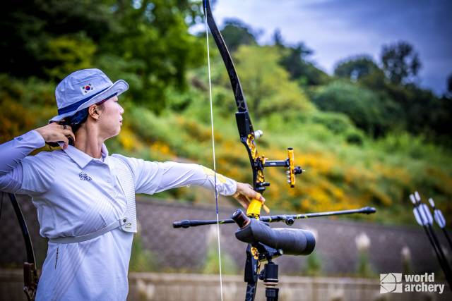 ▲ 한국 양궁 국가대표팀 임시현이 9일 광주국제양궁장에서 열린 리커브 여자 개인전 및 단체전 예선에 임하고 있다.