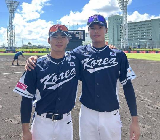 U-18 야구대표팀 오재원(왼쪽)과 안지원. 사진[연합뉴스]