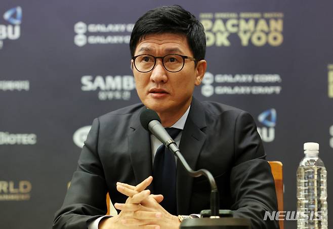 [서울=뉴시스] 이기훈 웰바이오텍 회장이 지난 2022년 10월 11일 오전 서울 중구 한국프레스센터에서 열린 '필리핀 복싱 영웅' 매니 파퀴아오와 무술가 유대경(D.K.Yoo)의 스페셜 매치 기자회견에서 발언하는 모습. (사진=뉴시스DB). 2025.09.10. photo@newsis.com